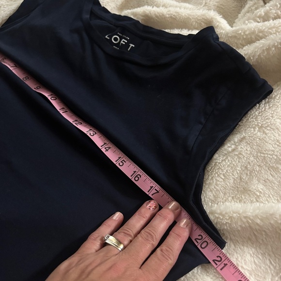 Ann Taylor LOFT size M Dark Blue Muscle Tee. Beautiful condition. Cotton/Modal - Picture 5 of 7
